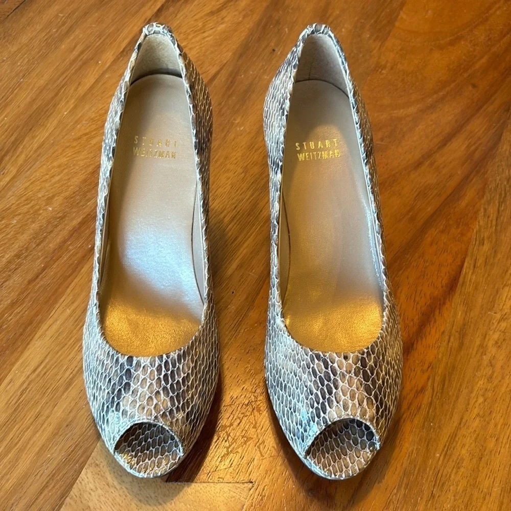 STUART WEITZMAN Plainfield Snake-Print Leather Peep-toe Pumps